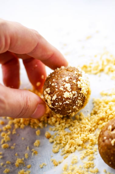 hand rolling Date & Oat Lactation Energy Bite